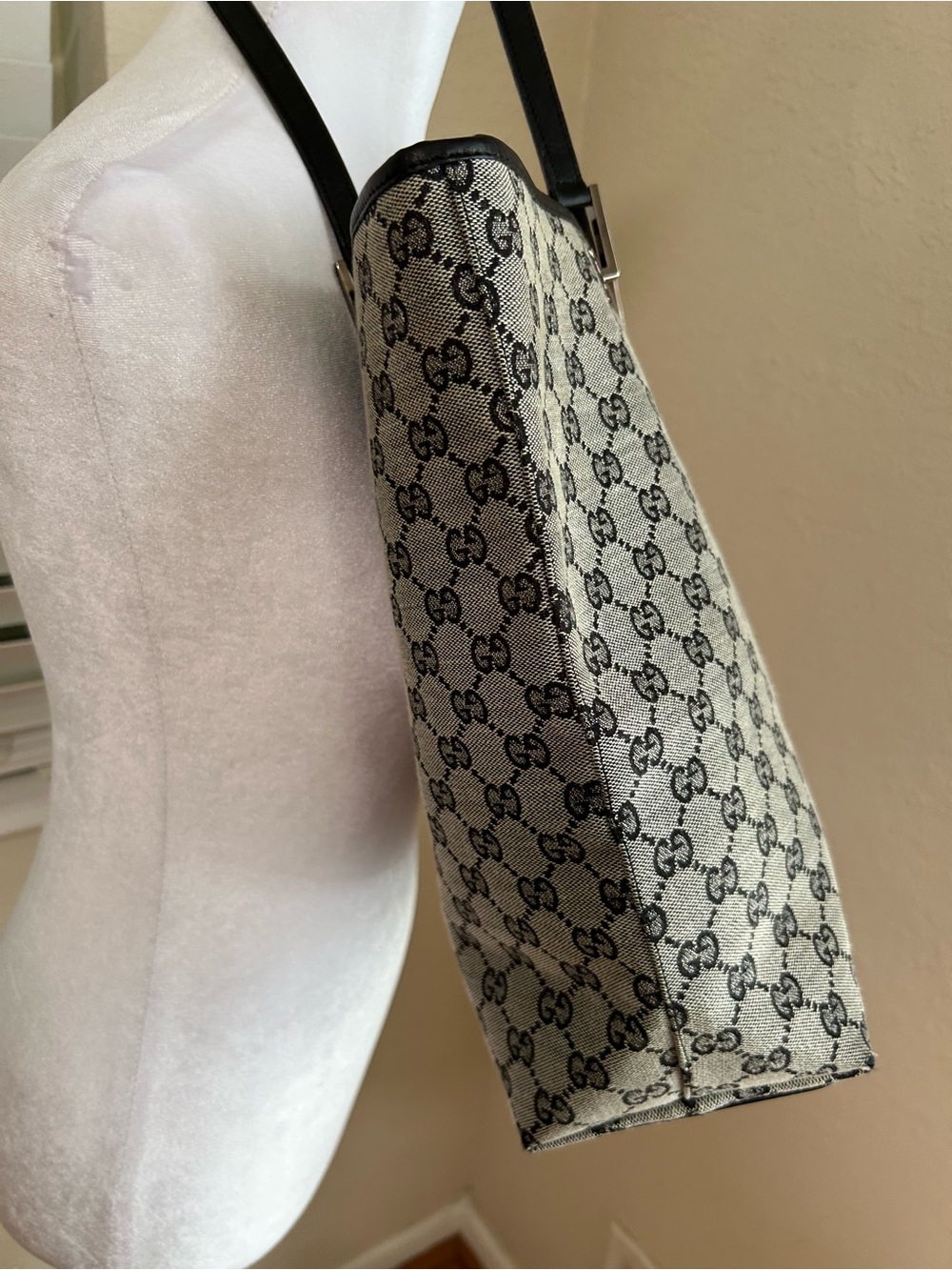 VINTAGE Gucci GG Canvas Eclipse Tote with Black Leather Trim - Picture 14 of 16